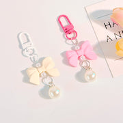 バッグチャーム キーホルダー 同色2個セット レディース 女性 メンズ 男性 ユニセックス 男女兼用 お揃い ペアルック ファッション雑貨 リボン カニカン フェイクパール パステルカラー ポップ カジュアル ガーリー フェミニン かわいい 可愛い キュート シンプル おしゃれ 推し活