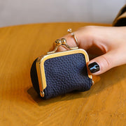 小銭入れ コインケース がま口ポーチ アクセサリーポーチ アクセサリーケース 小物入れ がま口財布 レディース 女性 メンズ 男性 ユニセックス 男女兼用 お揃い ペアルック 小型 小さめ コンパクト 手のひらサイズ 裏地付き レザー 牛革 皮革 無地 シンプル カジュアル シック 可愛い キュート かわいい ポップ おしゃれ