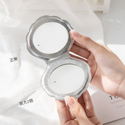 コンパクトミラー 手鏡 レディース 女性 ファッション雑貨 生活雑貨 日用雑貨 貝殻型 シェル型 ダブルミラー 両面ミラー 手のひらサイズ 小さめ ホワイト ピンク ブルー オーロラカラー カジュアル ポップ ガーリー フェミニン 可愛い キュート おしゃれ 人魚姫風 ファンシー メルヘンチック