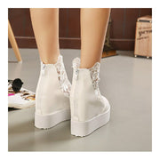 ショートブーツ レディース 女性 靴 厚底 フラット レース フラワー リーフ ブーティ シースルー シアー 透け感 単色 ファスナー ジップアップ フェイクレザー かわいい おしゃれ キュート ガーリー お出かけ 白 黒 銀色