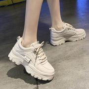 スニーカー 厚底 ボリュームソール ダッドスニーカー レディース 婦人用 女性 運動靴 レザー調 靴紐 レースアップ おしゃれ かわいい 無地 単色 シンプル スポーティー デイリー 普段使い お出かけ 運動 スポーツ ウォーキング ホワイト 白 ベージュ