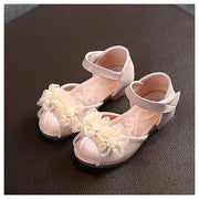 キッズ  キッズシューズ 子ども靴 サンダル ストラップ付きサンダル 花 フラワー レース パール風 かわいい おしゃれ お出かけフォーマル 夏 サマー 女の子 白 ピンク