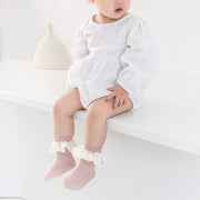 ブーティー ルームシューズ ソックスシューズ ファーストシューズ 靴下 ベビー 赤ちゃん 子供 女の子 滑り止め リブ 無地 レース フリル 室内履き 出産祝い プレゼント ギフト 贈り物 カジュアル デイリー 普段使い かわいい おしゃれ シンプル ピンク ベージュ パープル