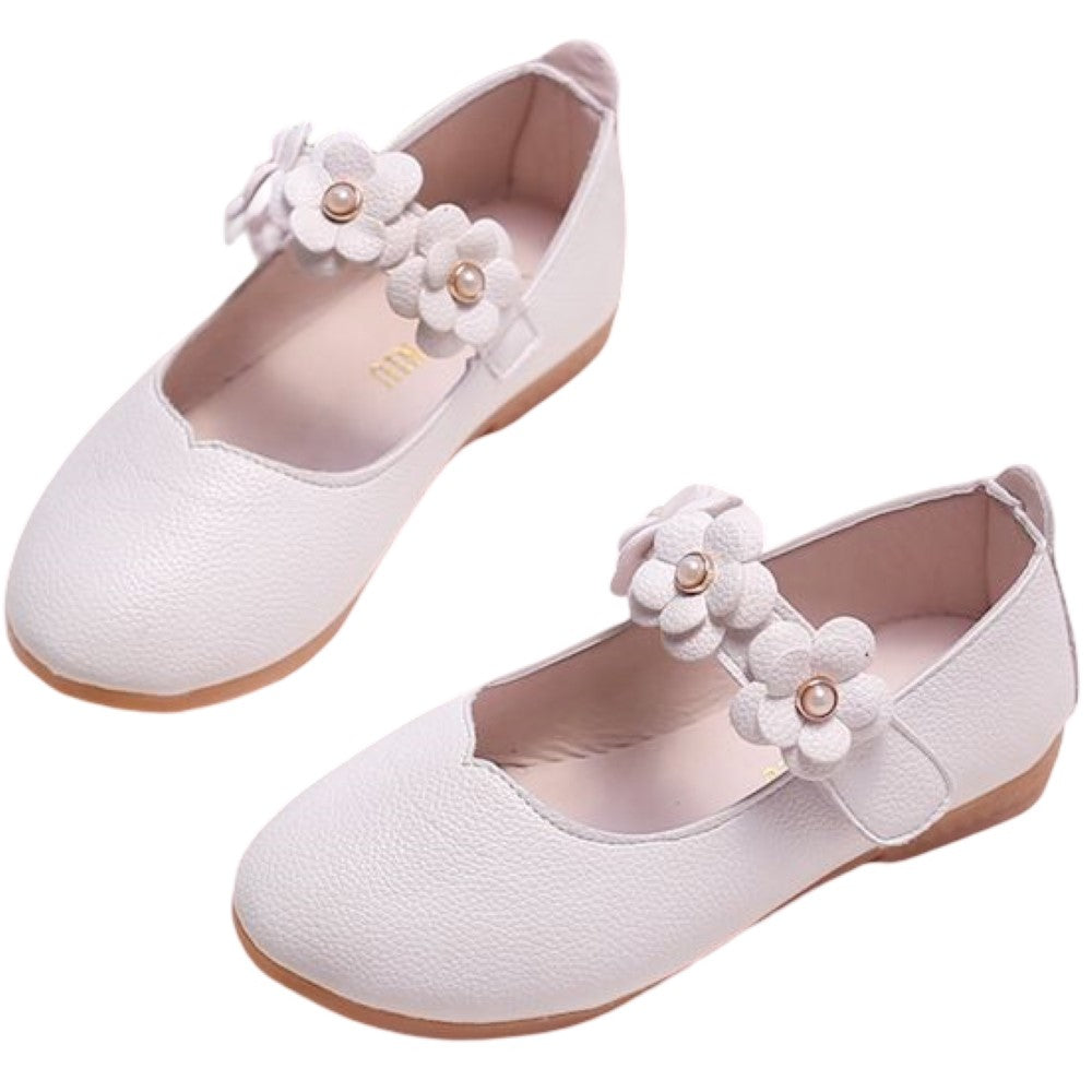 子供靴 キッズ 女の子 パンプス ドレスシューズ フォーマル ダンス 可愛い 花 発表会 結婚式 フラット ワンストラップ ぺたんこ 柔らかい ソフト 滑り止め ゴム底 ラウンドトゥ PUレザー フェイクレザー フェイクパール ビジュー シューズ 靴 くつ クツ ジュニア ベビー 子ども こども 幼児 女児 ガールズ お出かけ お呼ばれ 七五三 フラワー マジック テープ