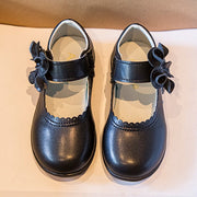 パンプス フラットシューズ キッズ ジュニア 子供用 子ども用 女の子 靴 くつ 甲ストラップ マジック テープ 面ファスナー 花 フラワー フェイクレザー 無地 ブラック ホワイト フォーマル シンプル カジュアル キュート かわいい ガーリー 入学式 入園式 よそ行き おしゃれ