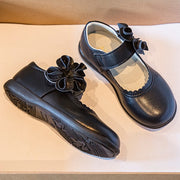 パンプス フラットシューズ キッズ ジュニア 子供用 子ども用 女の子 靴 くつ 甲ストラップ マジック テープ 面ファスナー 花 フラワー フェイクレザー 無地 ブラック ホワイト フォーマル シンプル カジュアル キュート かわいい ガーリー 入学式 入園式 よそ行き おしゃれ