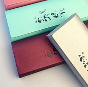 眼鏡ケース メガネケース メガネ入れ サングラスケース 老眼鏡入れ 眼鏡入れ メガネ収納 眼鏡小物 男女兼用 レディース メンズ 汚れ防止 傷防止 コンパクト マグネット吸着 パンダ イラスト入り 持ち運び シンプル おしゃれ かわいい カジュアル 緑 灰 赤 黒 ワイン