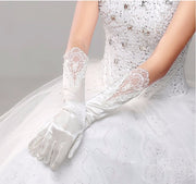 ウェディンググローブ 手袋 レースグローブ ブライダルグローブ 長手袋 結婚式 服飾小物 新婦 花嫁 サテン調 シースルー シアー 透け感 上品 きれいめ 定番 ベーシック おしゃれ 光沢感 清楚 挙式 披露宴 二次会 無地 単色 白