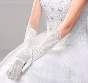 ウェディンググローブ 手袋 レースグローブ ブライダルグローブ 長手袋 結婚式 服飾小物 新婦 花嫁 サテン調 シースルー シアー 透け感 上品 きれいめ 定番 ベーシック おしゃれ 光沢感 清楚 挙式 披露宴 二次会 無地 単色 白