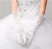 ウェディンググローブ 手袋 レースグローブ ブライダルグローブ 長手袋 結婚式 服飾小物 新婦 花嫁 サテン調 シースルー シアー 透け感 上品 きれいめ 定番 ベーシック おしゃれ 光沢感 清楚 挙式 披露宴 二次会 無地 単色 白