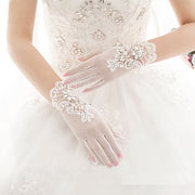 ウェディンググローブ レース手袋 ショート シアーレース スカラップ 刺しゅう ビジュー ブライダル 結婚式 披露宴 花嫁 新婦 ウエディング小物 ホワイト 白 レースグローブ 上品 清楚