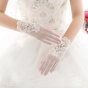 ウェディンググローブ レース手袋 ショート シアーレース スカラップ 刺しゅう ビジュー ブライダル 結婚式 披露宴 花嫁 新婦 ウエディング小物 ホワイト 白 レースグローブ 上品 清楚