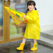 レインコート レインポンチョ カッパ 子供服 キッズ ベビー 赤ちゃん 女の子 男の子 ユニセックス 雨具 雨合羽 レイングッズ 長袖 膝丈 フード付き 透明つば付き 収納袋 恐竜 ダイナソー 怪獣 背びれ ポケット付き スナップボタン 袖ゴム イラスト入り 単色 かわいい キュート 防水 通園 通学 おしゃれ お出かけ かっこいい 定番 便利 黄 ピンク 緑 青