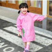 レインコート レインポンチョ カッパ 子供服 キッズ ベビー 赤ちゃん 女の子 男の子 ユニセックス 雨具 雨合羽 レイングッズ 長袖 膝丈 フード付き 透明つば付き 収納袋 恐竜 ダイナソー 怪獣 背びれ ポケット付き スナップボタン 袖ゴム イラスト入り 単色 かわいい キュート 防水 通園 通学 おしゃれ お出かけ かっこいい 定番 便利 黄 ピンク 緑 青