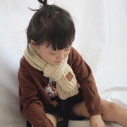 マフラー キッズ 子ども用 子供用 女の子 男の子 ファッション雑貨 防寒具 ニット 手編み風 タグ 英語 アルファベット 無地 ブラック ピンク グレー シンプル カジュアル 暖かい 秋 冬