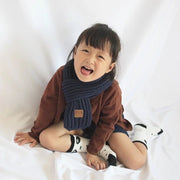 マフラー キッズ 子ども用 子供用 女の子 男の子 ファッション雑貨 防寒具 ニット 手編み風 タグ 英語 アルファベット 無地 ブラック ピンク グレー シンプル カジュアル 暖かい 秋 冬