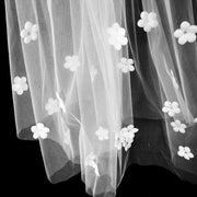 ウエディングベール ウエディングヴェール チュール フラワー 花 2層 花嫁 レディース 女性 結婚式 披露宴 挙式 ミドル丈 ブライダル用品 コーム付き 透け感 シアー 髪飾り 頭飾り コスプレ 仮装 衣装