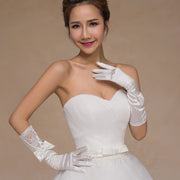 ウエディンググローブ サテングローブ ミディアム丈 ドレス手袋 レディース 婦人用 ブライダル小物 レース リボン 光沢感 おしゃれ かわいい エレガント 上品 パーティー フォーマル パーティードレス用 花嫁 ウェディング用品 発表会 ピアノ 演奏会 ダンス パーティー コスプレ 着物 女性