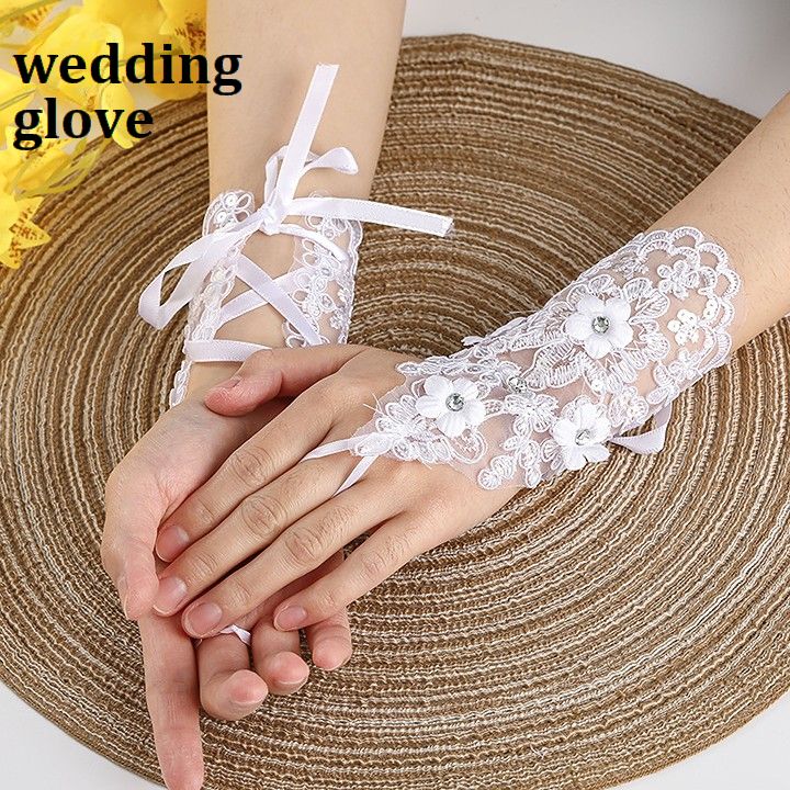 ウエディンググローブ 手袋 新婦 花嫁 ブライダル用品 ショート丈 指なし レース ラインストーン 花柄 フラワー ホワイト 白 上品 かわいい おしゃれ 挙式 披露宴 レディース 女性 婦人