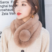 マフラー ティペット 差し込み ショートマフラー フェイクファー ふわふわ レディース 女性 婦人 ファッション小物 ネックウォーマー もこもこ 防寒 あったか 暖かい 寒さ対策 ポンポン かわいい おしゃれ 単色 きれいめ 上品 お出かけ 通勤 通学 プレゼント ギフト カラバリ豊富 黒 白 ワイン 灰 ピンク 赤