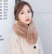 マフラー ティペット 差し込み ショートマフラー フェイクファー ふわふわ レディース 女性 婦人 ファッション小物 ネックウォーマー もこもこ 防寒 あったか 暖かい 寒さ対策 ポンポン かわいい おしゃれ 単色 きれいめ 上品 お出かけ 通勤 通学 プレゼント ギフト カラバリ豊富 黒 白 ワイン 灰 ピンク 赤