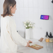 スマホスタンド スマホホルダー 粘着式 壁面 壁掛け スマートフォン用 縦置き 横置き 充電可能 携帯 取付簡単 動画鑑賞 スマホ立て