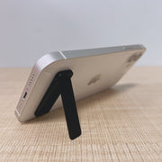 スマホスタンド 折り畳み 折りたたみ 貼り付け 粘着 携帯スタンド 薄型 ミニ コンパクト 縦置き 横置き 卓上 動画視聴 テレワーク 会議 簡単取り付け 便利