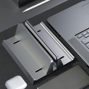 ノートパソコンスタンド ノートPC タブレット 縦置き パソコンホルダー スマホホルダー 卓上 サイズ調整可能 パソコン収納 便利 スッキリ スマート シリコンパッド 傷防止 多機能 机上整理 デスク ラップトップ