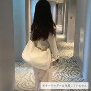ペットバッグ ペットキャリーバッグ 布製 トートバッグ 飛び出し防止リード付き キーチェーン付き ショルダーバッグ 肩掛けカバン 手提げカバン 無地 シンプル ペット用品 ペットグッズ お出かけ お散歩 移動 旅行 小型犬 ワンちゃん 犬用品 猫用品 犬猫兼用 DOG CAT PET 鞄 BAG バック ベージュ