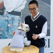 ペット用セーター 犬用セーター ペットウェア ドッグウェア 犬服 ペット服 小型犬 中型犬 猫 ネコ ペットグッズ ノースリーブ 袖なし 裾リブ 裏起毛 ハイネック ワッペン ブレザー風 制服風 グレー ワインレッド ダークグリーン かわいい キュート カジュアル 防寒 ぽかぽか 秋 冬