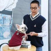 ペット用セーター 犬用セーター ペットウェア ドッグウェア 犬服 ペット服 小型犬 中型犬 猫 ネコ ペットグッズ ノースリーブ 袖なし 裾リブ 裏起毛 ハイネック ワッペン ブレザー風 制服風 グレー ワインレッド ダークグリーン かわいい キュート カジュアル 防寒 ぽかぽか 秋 冬