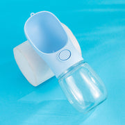 ペット用給水ボトル 携帯水筒 ペットウォーターボトル 水飲みボトル 水やり ワンプッシュ 持ち運び お散歩グッズ ストラップ付 350ml ペット用品 ペットグッズ 持ち歩き 携帯 洗いやすい 便利グッズ イヌ 犬 ネコ 猫 中が見える クリア シンプル かわいい コンパクト 青 ピンク