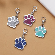 ペット用迷子札 名札 ネームタグ ネームチャーム 犬猫兼用 ドッグタグ キャットタグ 犬 猫 ペット用品 ペットグッズ 首輪アクセサリー 肉球型 迷子防止 ラメ かわいい キュート キラキラ おしゃれ カラバリ豊富 緑 金色 銀色 ローズ 赤 ピンク 青 黒