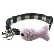 猫用首輪 カラー ペット用品 ねこ ネコ セーフティーバックル 鈴付き チェック柄 魚 かわいい おしゃれ マスコット付き ペットグッズ