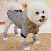 ペットウェア ドッグウェア ジャケット ダウン風 アウター 上着 防寒 犬服 ペット用品 中綿 冬 秋 春 前開き 袖あり フード付き ファー付き あったか 防寒 暖かい スナップボタン 着替えやすい ウエストサイズ調節可 おしゃれ カジュアル かっこいい お散歩 お出かけ 小型犬 中型犬 冬 赤 緑 灰 猫服 前ボタン