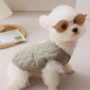 ドッグウェア 犬服 ジャケット ボア ベスト アウター 上着 ライトアウター 袖なし ペット 猫 洋服 裏ボア 防寒 暖かい 秋冬 あったか ノースリーブ 前開き ロゴ入り キルティング シンプル おしゃれ かわいい お散歩 ペットウェア ペット用品 ペットグッズ