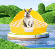 小動物用トイレ ウサギ用 兎 三角トイレ フック付き ペット用品 小型 お手入れ簡単 扇形 コーナー 角 ケージ固定 ラビット ペットグッズ