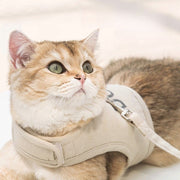 猫用 ハーネス リード 2点セット キャットウェア ペット用 ペット用品 北欧風 ナチュラル シンプル おしゃれ ペットグッズ 猫用品 マジック テープ 着脱簡単 通気性 絡みにくい 散歩 おでかけ 可愛い ネコ ねこ アースカラー くすみカラー ロゴ 英字