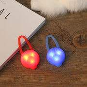 首輪用チャーム 首輪アクセサリー ペット用アクセサリー ペンダントライト LEDライト ペット用品 ペットグッズ 犬 猫 首輪飾り シリコン 防犯ライト 安全ライト 電池式 吊り下げ ナスカン 取り付け簡単 肉球 丸型 サークル 目印 やわらかい ソフト 夜の散歩 夜間 お散歩 お出かけ 点滅 点灯 かわいい おしゃれ 赤 青 緑 橙 ピンク