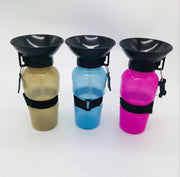 ペット用水筒 給水器 ウォーターボトル 携帯 500ml 犬用 猫用 コンパクト 持ち運び お椀 トレイ トレー 一体型 お散歩 お出かけ アウトドア 旅行 外出 水分補給 シンプル 簡単 イヌ いぬ ネコ ねこ ドッグ キャット