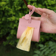 マナーポーチ トイレ袋ポーチ ペット用品 犬用品 エチケット袋入れ レザー調 お散歩バッグ 取り出し口付き 袋収納 引っ掛け ウンチ袋ポーチ イヌ ペットグッズ お出掛け おしゃれ シック