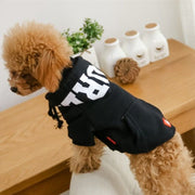 ドッグウェア いぬ服 パーカー フーディー スウェット 袖あり ペット用 犬 猫 暖かい 防寒 寒さ対策 プルオーバー リブ ポケット フード紐 英字ロゴ プリント バイカラー ブラック ホワイト ゆったり シンプル カジュアル かわいい おしゃれ 小型 中型 イヌ DOG ネコ ねこ キャット CAT 春 秋 冬 お出掛け お散歩 公園 外遊び 普段着 おめかし サイズ豊富