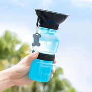 ペット用給水ボトル ペット用給水器 ウォーターボトル 500ml 犬用 猫用 携帯水筒 飲み口付き ペット用品 ペットグッズ 持ち運び コンパクト 便利グッズ お散歩グッズ ポータブル お出かけ ドッグ キャット シンプル カジュアル 青 灰 ピンク