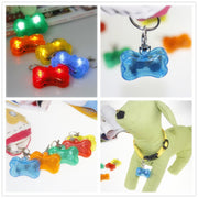 首輪用チャーム アクセサリー 犬用 猫用 イヌ ネコ ドッグ ペット用品 ペットグッズ LEDライト 光る 骨型 ホネ 夜間 お散歩 おでかけ 便利グッズ カラバリ豊富