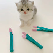 アイクリーナー ペット用 ソフトブラシ 目やに取り 猫 ネコ 犬 イヌ ペット用品 ケアグッズ 挟める ピンセット型 目元ケア お手入れ 柔らかい コンパクト