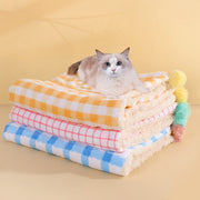 ペット用ブランケット ペット用マット ペット用お布団 小型犬 中型犬 イヌ ネコ 猫 ペットグッズ ペット用品 長方形 70cm Lサイズ 起毛生地 防寒 ポンポン ふわふわ 総柄 チェック レッド イエロー ブルー 可愛い キュート カジュアル ポップ 秋 冬
