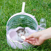 ペットキャリー ペット用キャリーケース ハムスター モルモット 小動物用 ペット用品 ペットグッズ お散歩グッズ お出かけグッズ ショルダーバッグ型 肩掛け 小型 コンパクト 小さめ 給水器付き 給水ボトル付き スライドロック 半円形 丸形 ブルー ピンク カジュアル 可愛い キュート ポップ おしゃれ