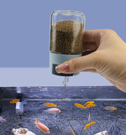 エサボトル エサケース 給餌ケース 給餌ボトル エサやり 餌やり 魚 熱帯魚 金魚 観賞魚 ペット用 130ml 詰め替え クリア 透明