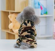 ペットウェア カバーオール 犬服 洋服 ドッグウェア つなぎ ロンパース パジャマ 袖あり フード付き 前ボタン もこもこ 暖かい 迷彩柄 カモフラ柄 カモフラージュ 犬用 カジュアル おしゃれ かわいい お散歩 お出かけ 普段使い ペット服 犬の服