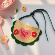 ペット用スタイ ペット用よだれかけ ニット 犬用 猫用 英字 刺繍 紐調整可能 ペット用品 ペットグッズ おしゃれ かわいい 記念写真 ギフト イヌ ネコ キャット ドッグ 緑 赤 ピンク